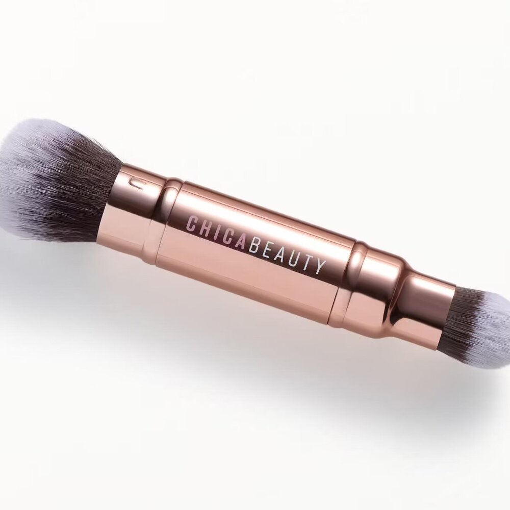 NWT CHICA BEAUTY Double-Ended Complexion Brush